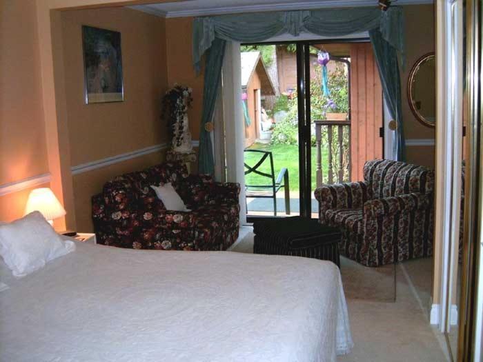 Mountain Bed & Breakfast ノースバンクーバー 部屋 写真