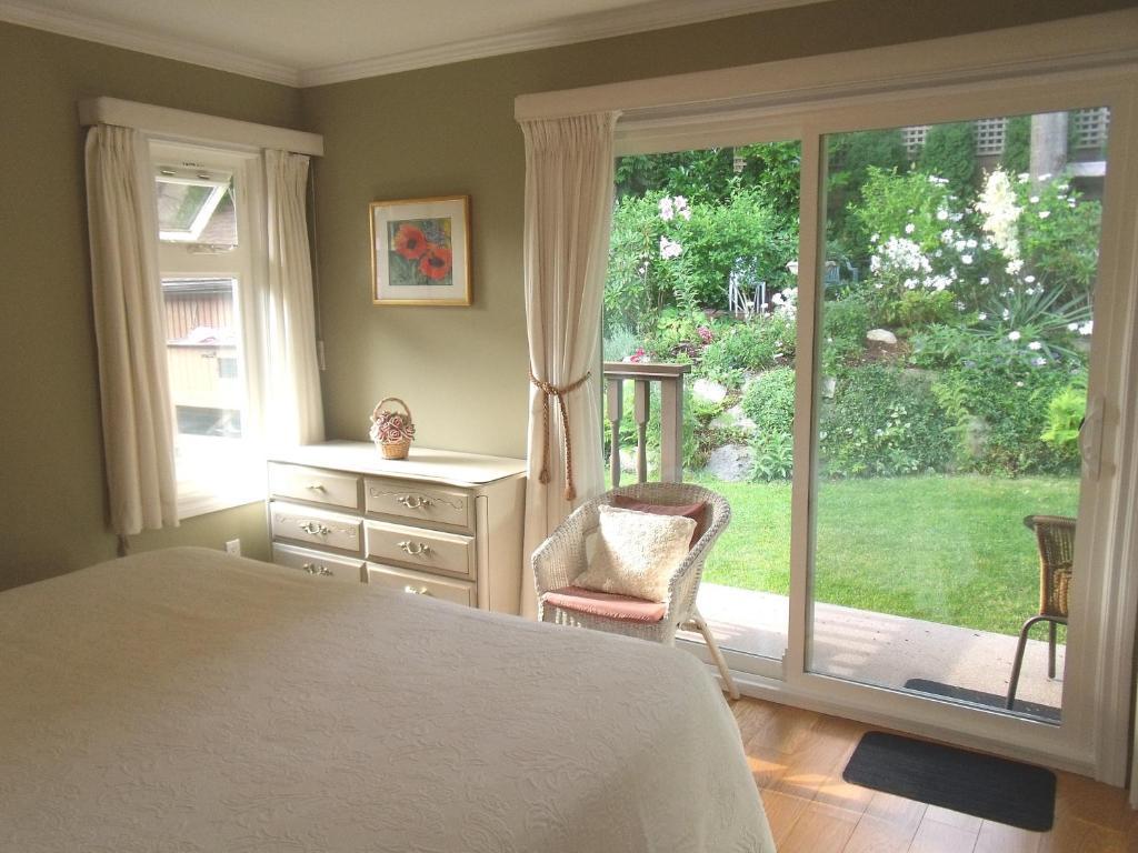 Mountain Bed & Breakfast ノースバンクーバー 部屋 写真