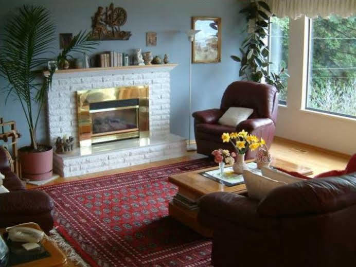 Mountain Bed & Breakfast ノースバンクーバー エクステリア 写真